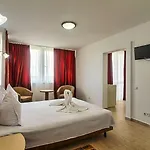 מלון Carmen Azzuro 4*