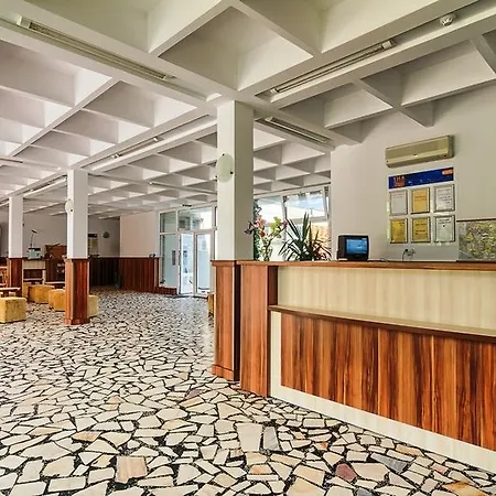 Carmen Azzuro Saturn